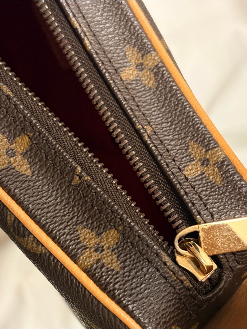 Louis Vuitton crossaint mm shoulder bag - Picture 9 of 11